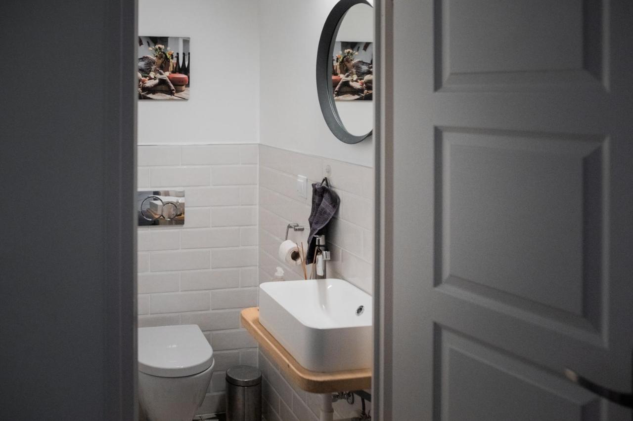 Valibor Vinoteka Apartman バダチョニトマイ エクステリア 写真